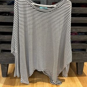 Karlie top, long sleeve, split back, handkerchief style, black/cream stripe, M